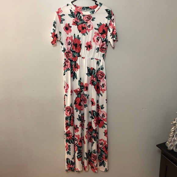 Wish Dresses & Skirts - NWOT Short Sleeve Maxi